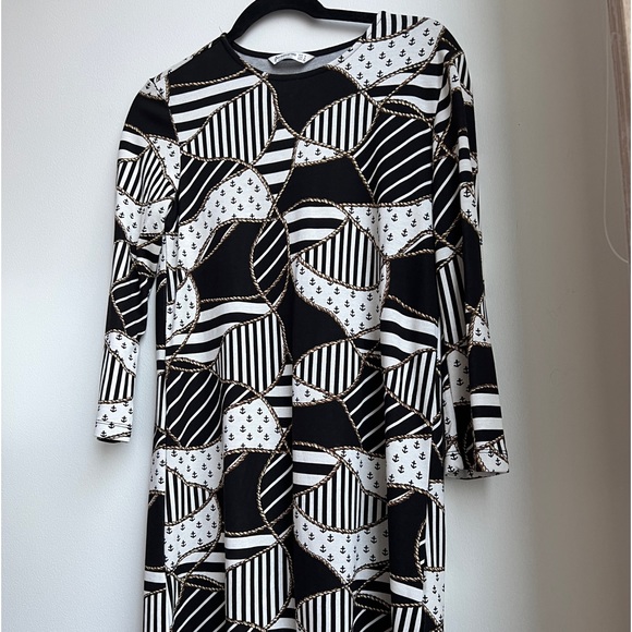 Short long sleeve dress - Picture 3 of 3